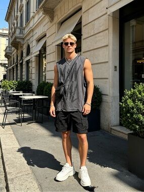 GUESS Black Graphic Muscle Tee